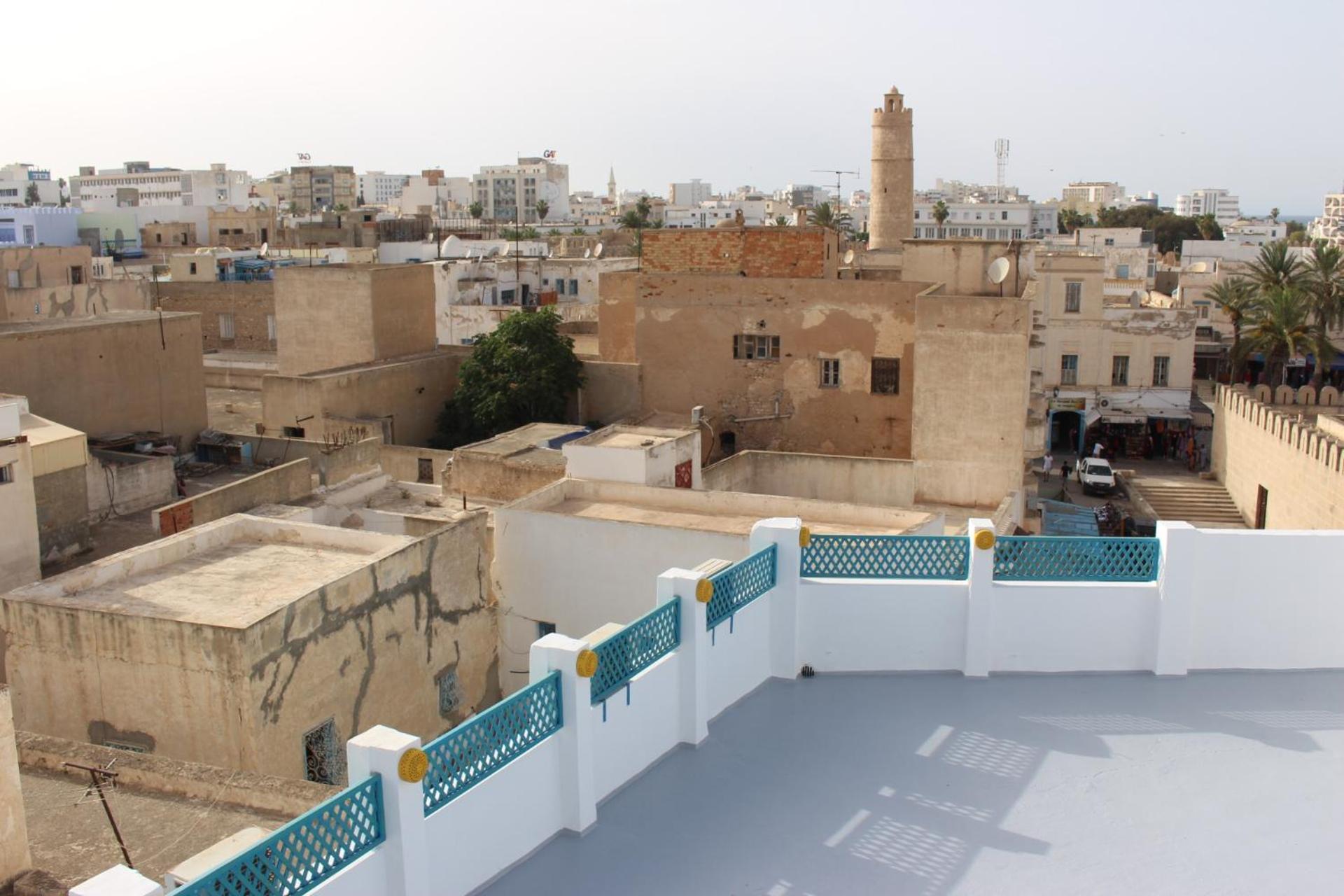 Medina *