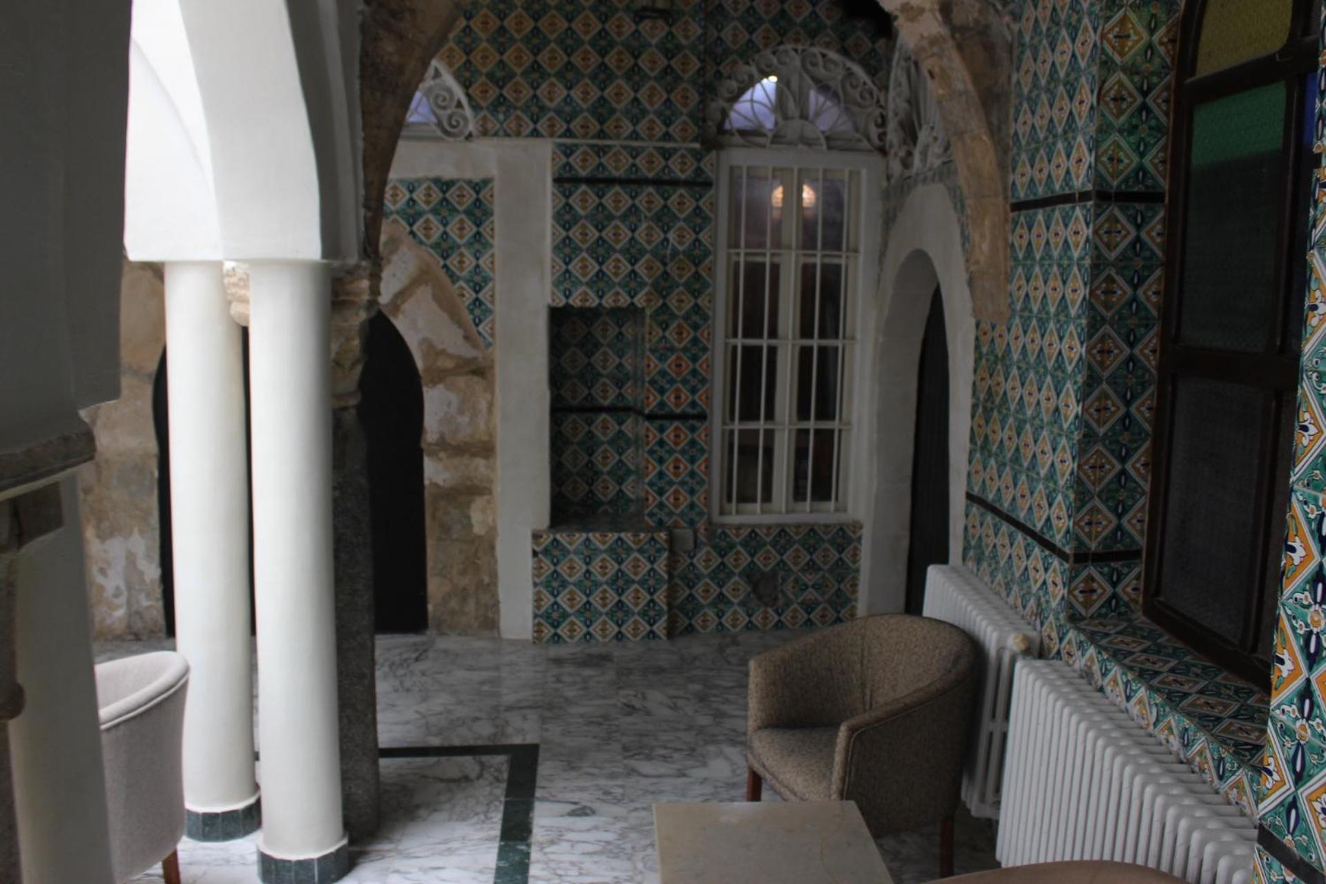 Medina *